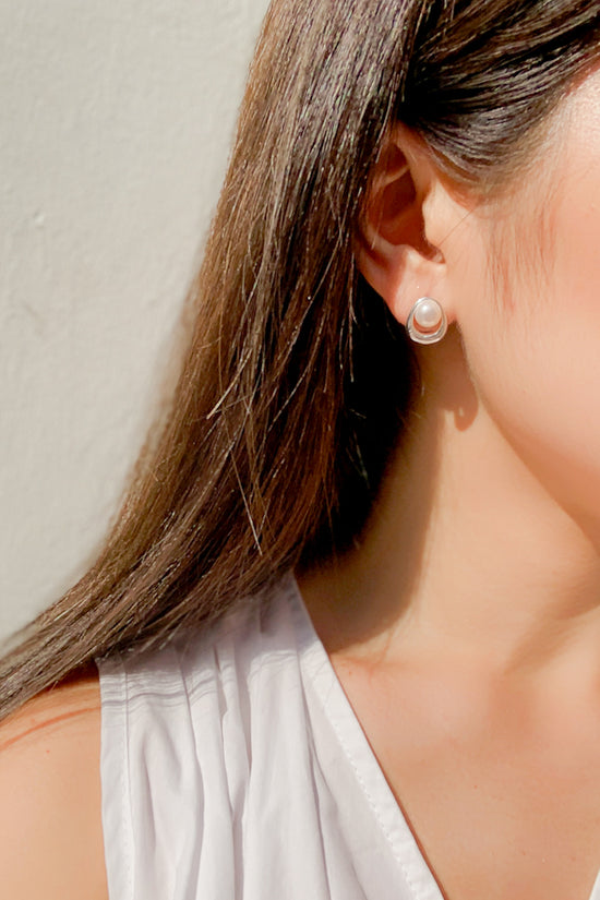 Hannah Pearl Ear Studs (925 Silver)