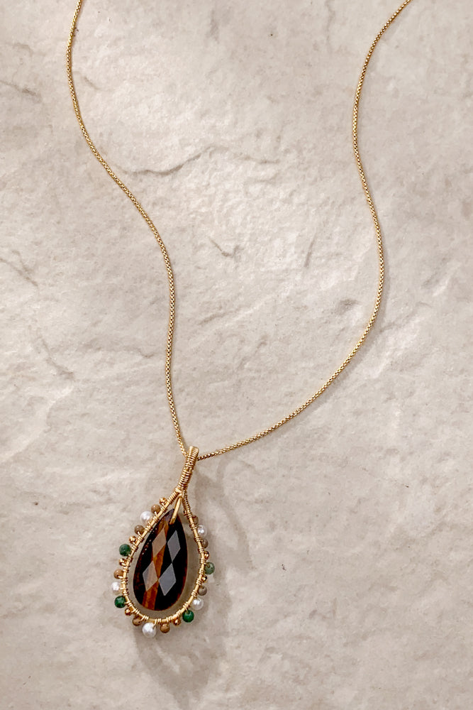 Luvia Necklace