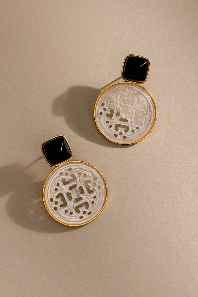 Oryu Shell Ear Studs (925 Silver)