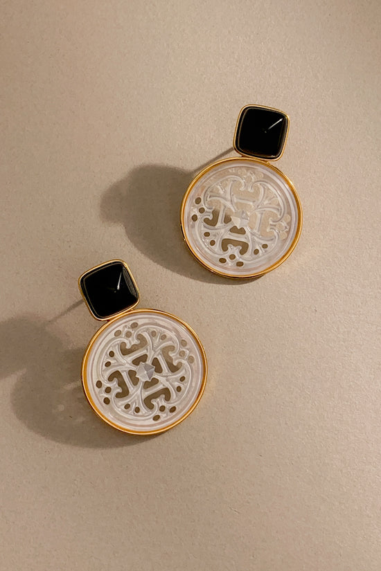 Oryu Shell Ear Studs (925 Silver)