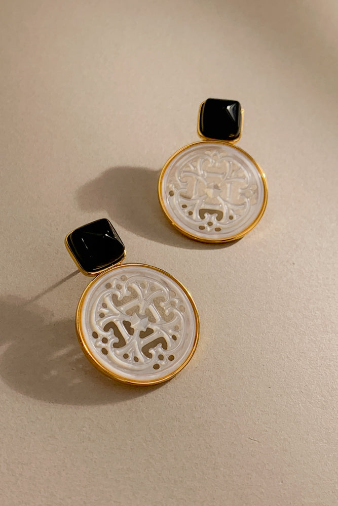 Oryu Shell Ear Studs (925 Silver)