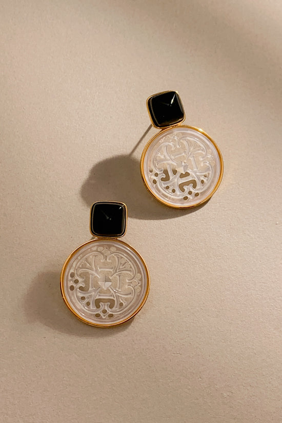 Oryu Shell Ear Studs (925 Silver)