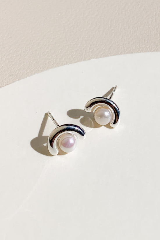 Mindy Pearl Ear Studs (925 Silver)