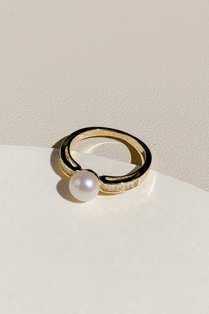 Amara Pearl Ring