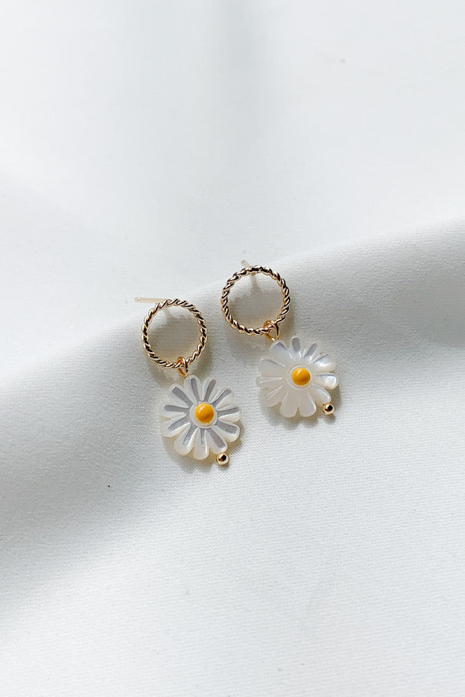 Load image into Gallery viewer, Daisy Earrings

