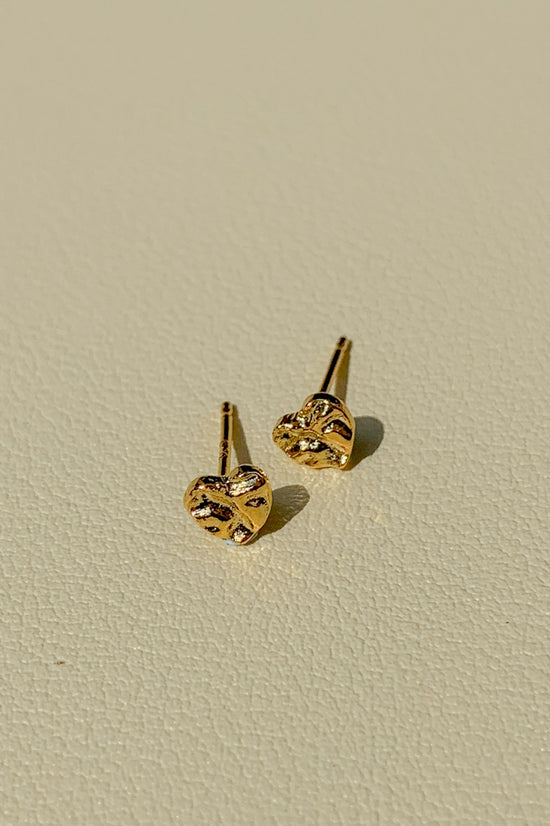 Load image into Gallery viewer, Hammered Heart Ear Studs (925 Silver)
