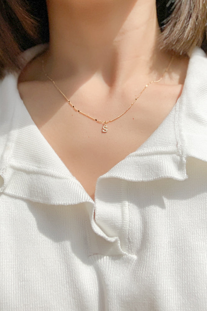 Lynn Initial Necklace In Gold